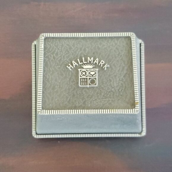 Vintage Hallmark Hard Plastic Jewelry Case Ring Box - Picture 2 of 3